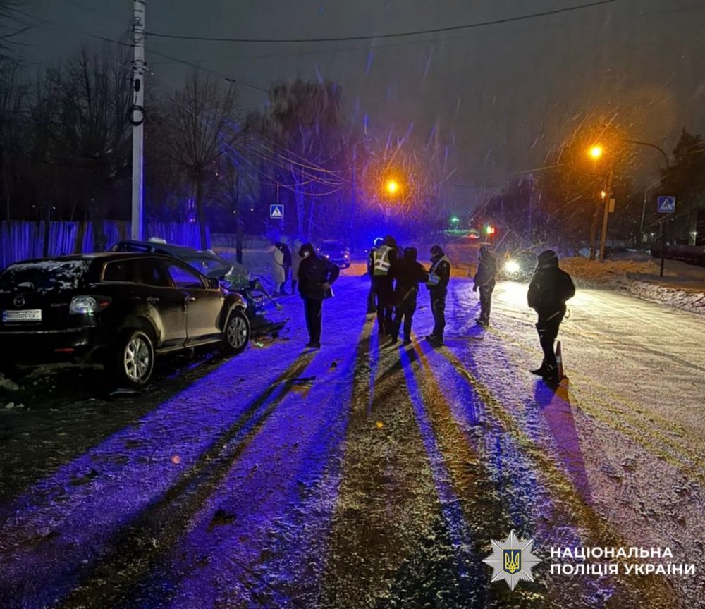 Авто виїхало на зустрічну: у ДТП на Житомирщині двоє людей загинуло, серед п’ятох травмованих - дитина (фото) Авто виїхало на зустрічну: у ДТП на Житомирщині двоє людей загинуло, серед п’ятох травмованих - дитина (фото)