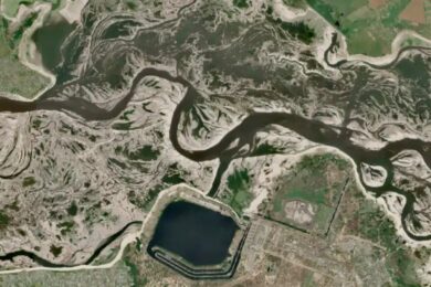 Окупанти просуваються дном Каховського водосховища: намагаються підійти до важливого міста