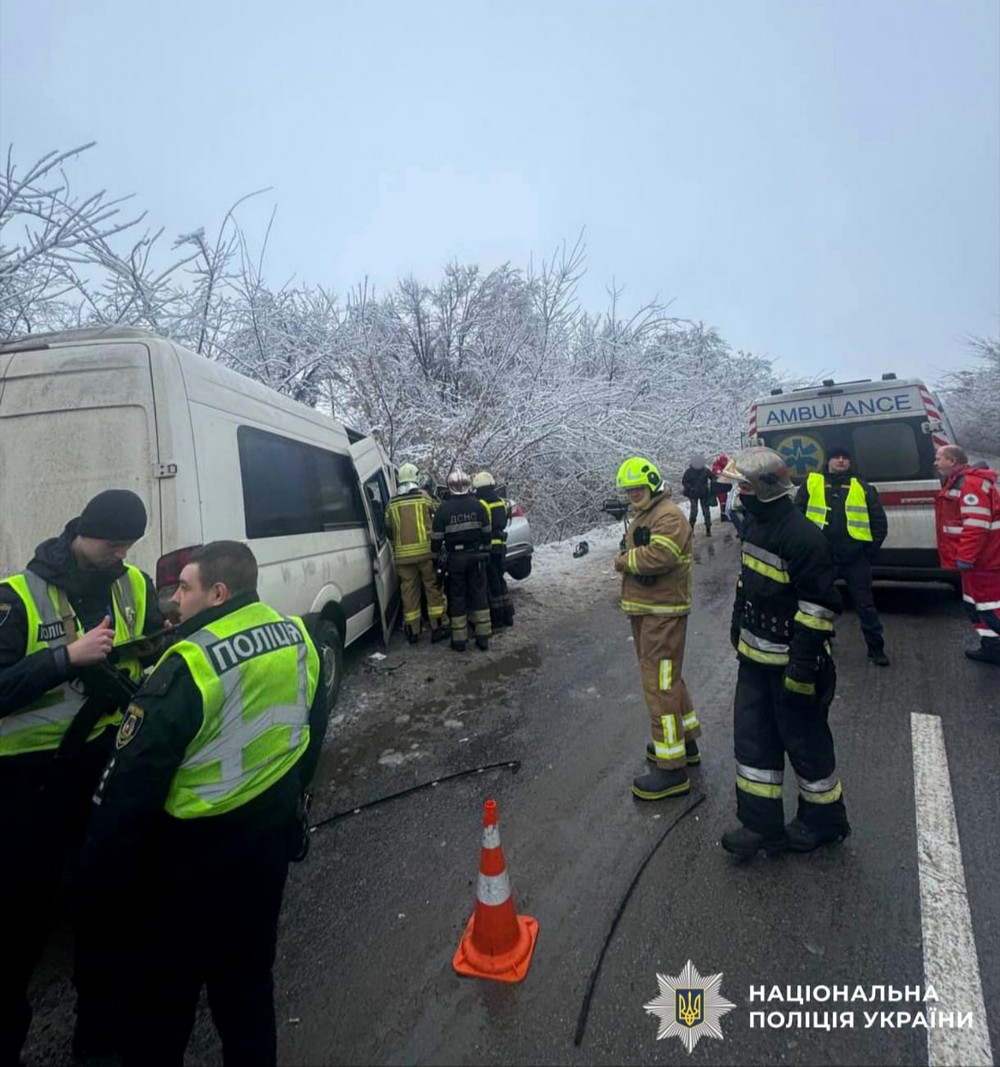 Є жертви і постраждалі: масштабна ДТП з маршруткою на Київщині 28 січня – що відомо Є жертви і постраждалі: масштабна ДТП з маршруткою на Київщині 28 січня – що відомо