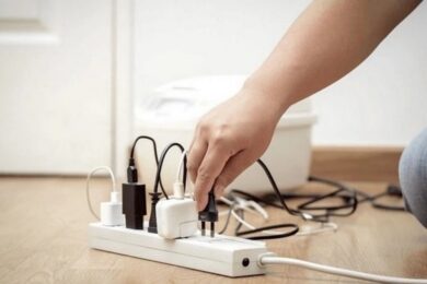 Відключення електроенергії – яку техніку заборонено вмикати після повернення світла