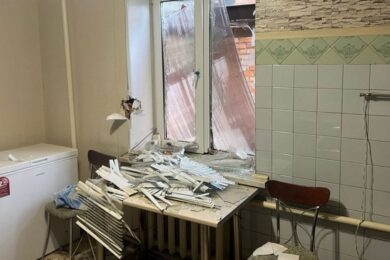 Є поранені, пошкоджені будинки, автівки та підприємство: ворог атакував 4 райони Дніпропетровщини сьогодні (фото)