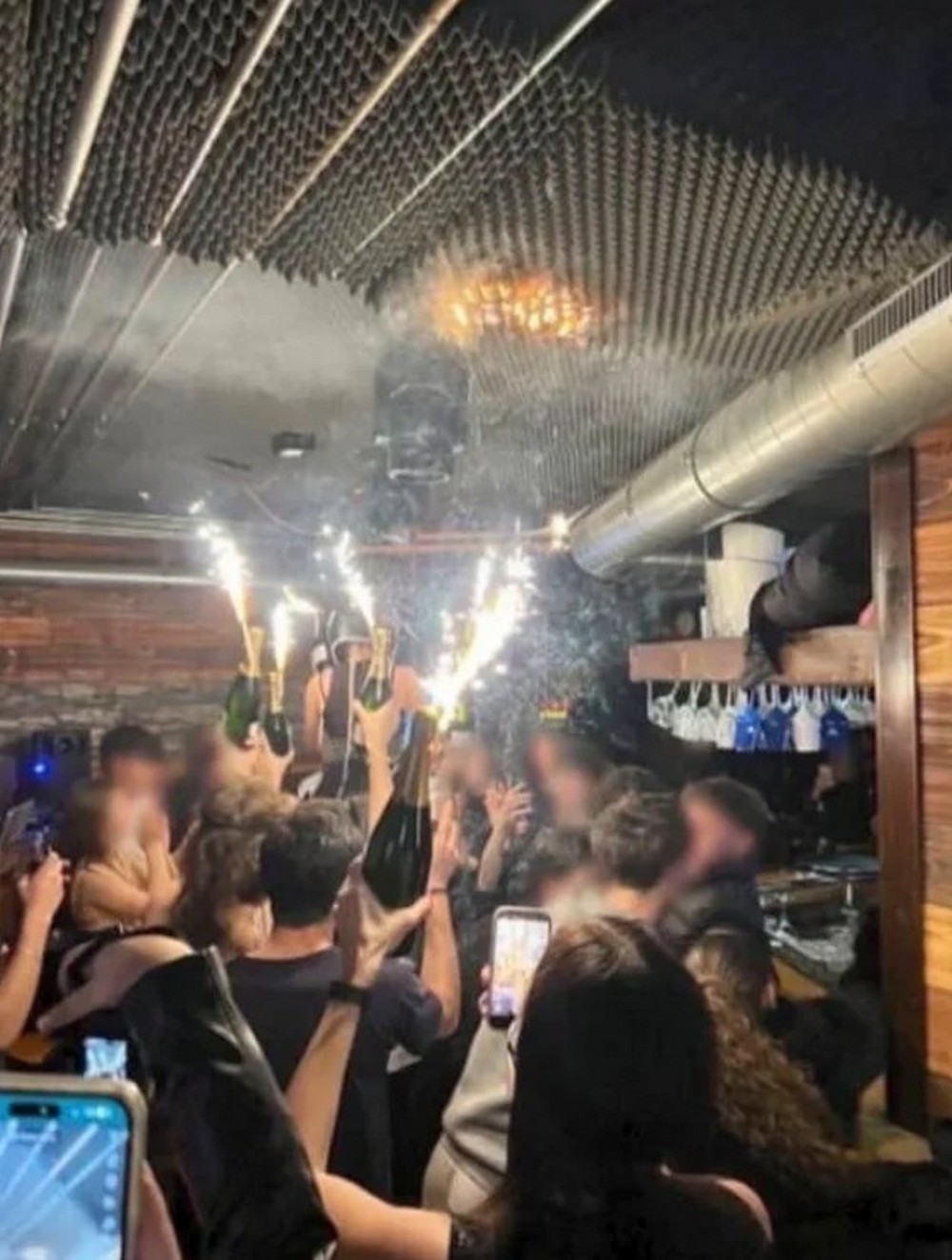 «Вогняні фонтани»: названо причину пожежі, яка забрала життя 40 людей на гірськолижному курорті Швейцарії