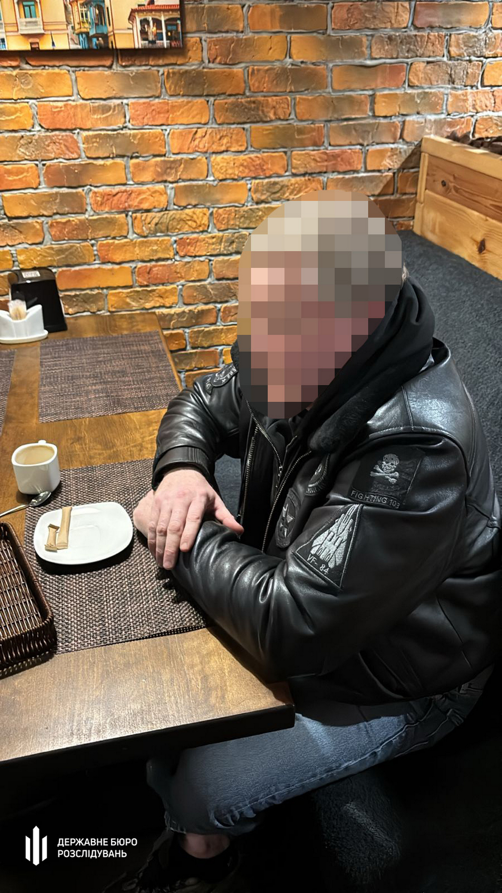 Затримано чоловіка, який вимагав у посадовця ТЦК 100 тисяч доларів від імені ДБР