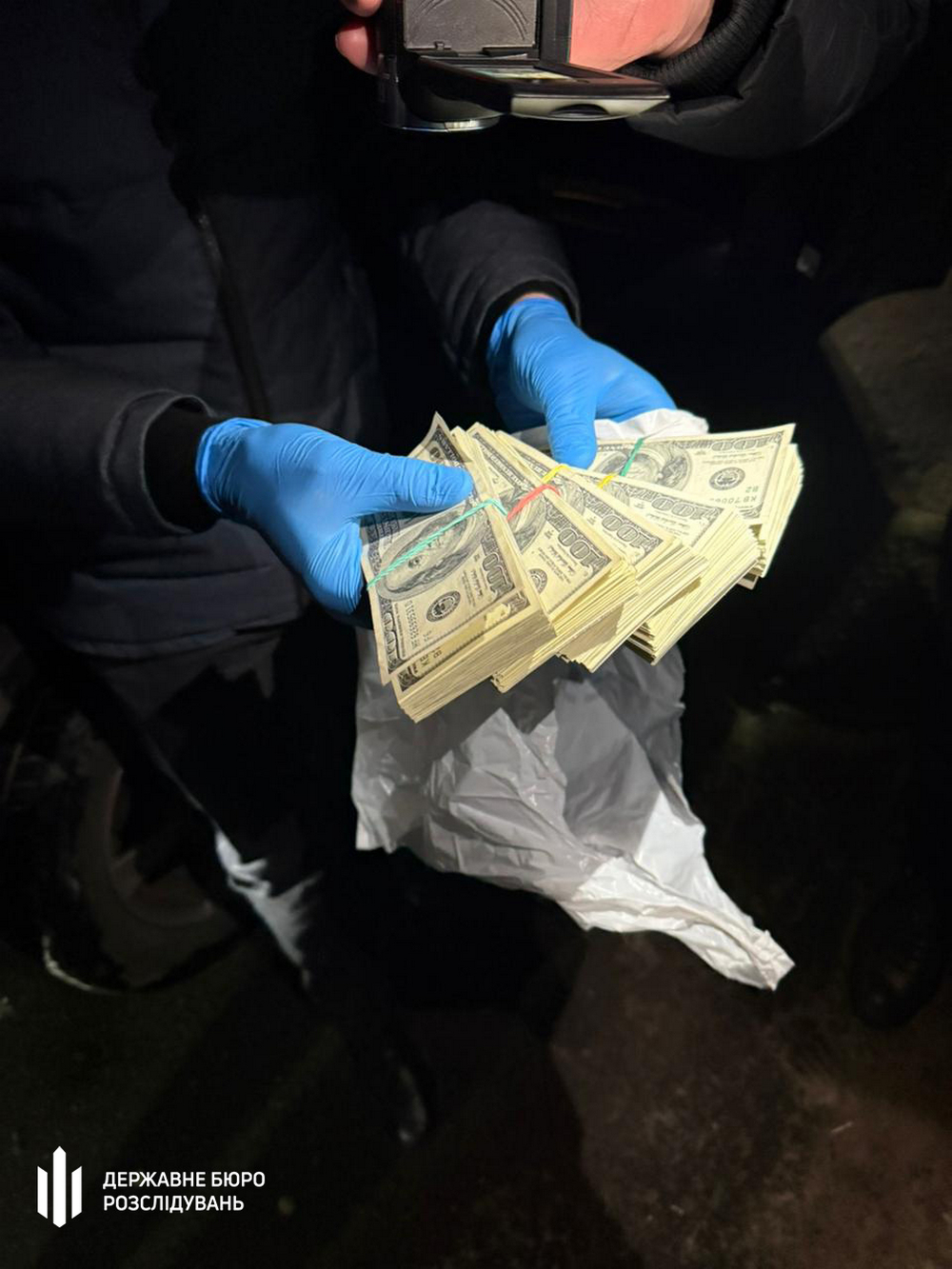 dbr zatrimalo shahraya yakij vimagav u posadovcya tck 100 tis. dolariv nibito dlya pracivnikiv byuro 3