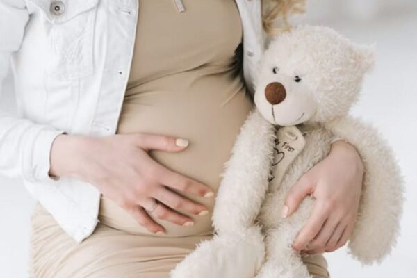 Допомога по вагітності і пологах 2026: різниця для застрахованих і незастрахованих жінок