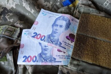 Виплати військовим ЗСУ: оклади, допомоги, премії, надбавки – з чого складається грошове забезпечення