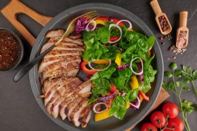 Рецепт дня: «Тайський салат з овочами, м’ясом і соусом»