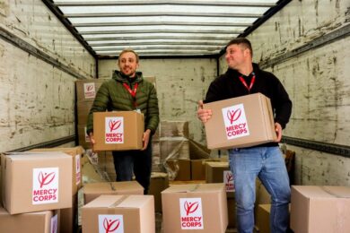 Допомога від Mercy Corps у 13 областях: триває реєстрація – хто, що і як може отримати