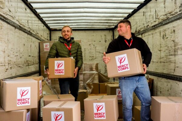 Допомога від Mercy Corps у 13 областях: триває реєстрація - хто, що і як може отримати