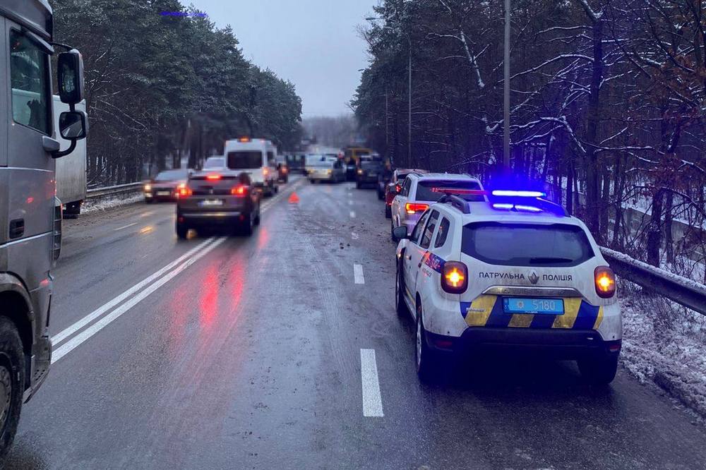 Масова ДТП у Києві за участю 13 авто стался вранці 7 січня 1 Ускладнено рух транспорту – сталася масова ДТП у Києві за участю 13 авто