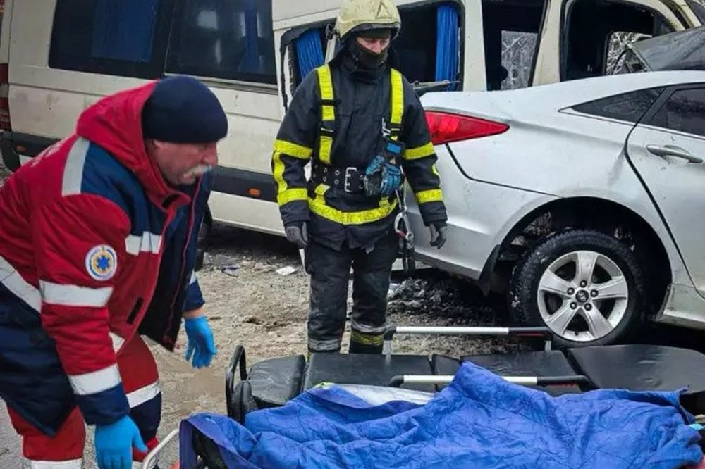 Двоє людей загинуло та 10 отримали травми – жахлива ДТП на Київщині 1 Двоє людей загинуло та 10 отримали травми – жахлива ДТП на Київщині