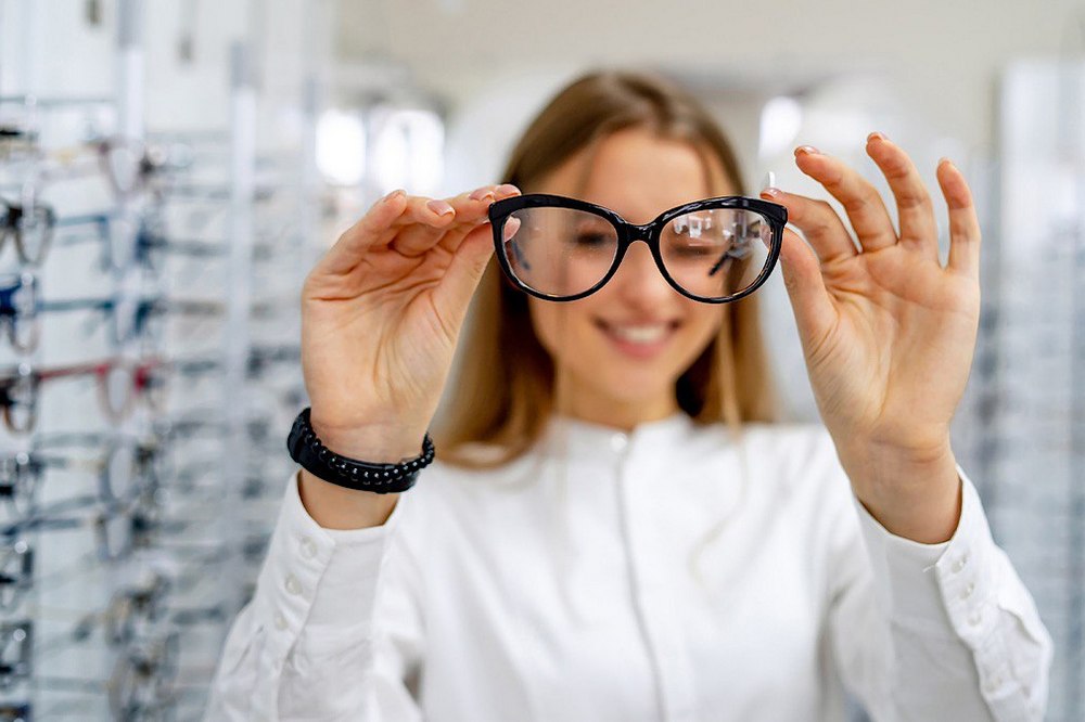 Відкрито реєстрацію на безкоштовні окуляри для мешканці Луцька та Волинської області – як по-дати заявку