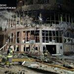 Згорів торговий центр у Запоріжжі: ворог всю ніч атакував місто – багато руйнувань (фото, відео)