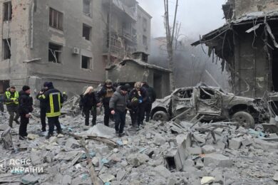 Жахливий удар по Харкову 2 січня: ракетами по багатоповерхівкам, кількість постраждалих зростає (фото)