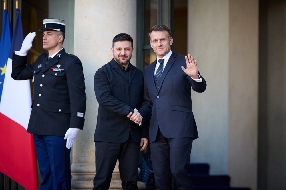 Зеленський зустрівся з Макроном у Парижі – деталі зустрічі 1 Зеленський зустрівся з Макроном у Парижі – деталі зустрічі