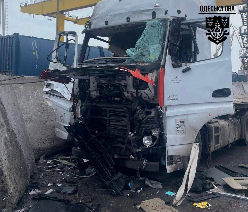 Росія знову атакувала портову інфраструктуру Одещини: що відомо Росія знову атакувала портову інфраструктуру Одещини: що відомо