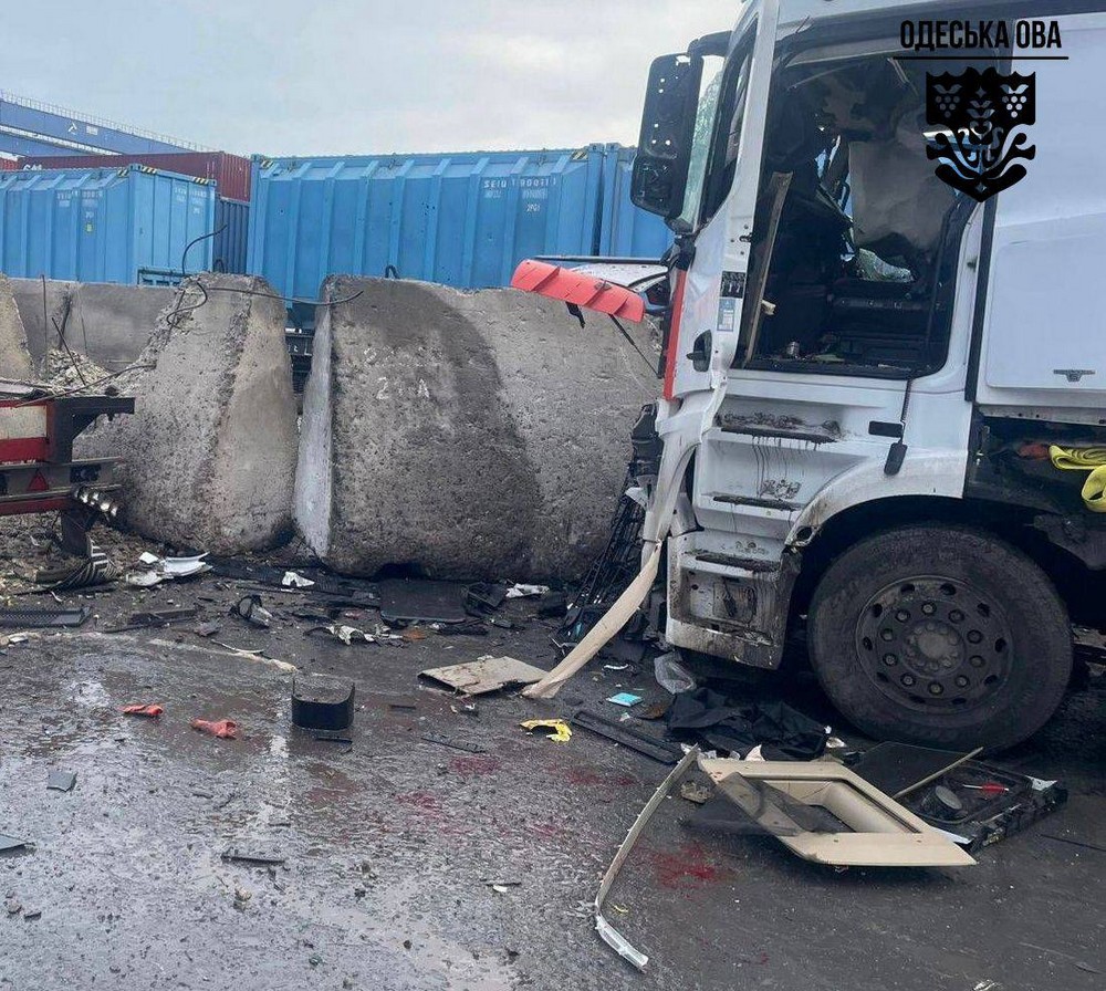 Росія знову атакувала портову інфраструктуру Одещини: що відомо Росія знову атакувала портову інфраструктуру Одещини: що відомо