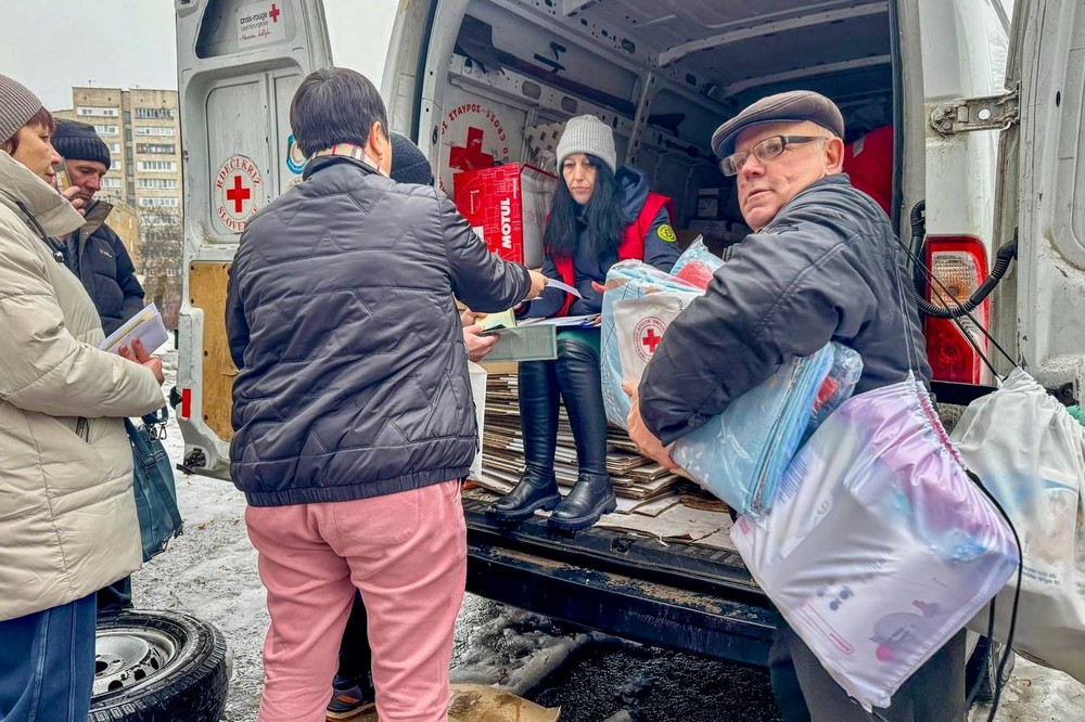 уманітарна допомога у Сумах від Червоного Хреста