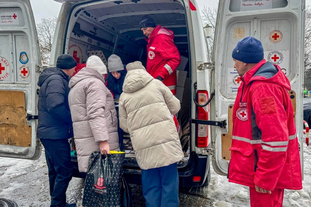 уманітарна допомога у Сумах від Червоного Хреста