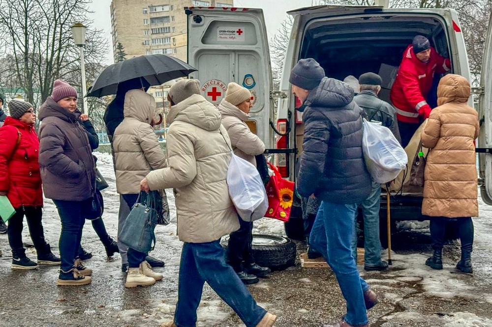 уманітарна допомога у Сумах від Червоного Хреста