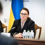Українцям краще залишитися вдома: Уряд ухвалив рішення – що відомо