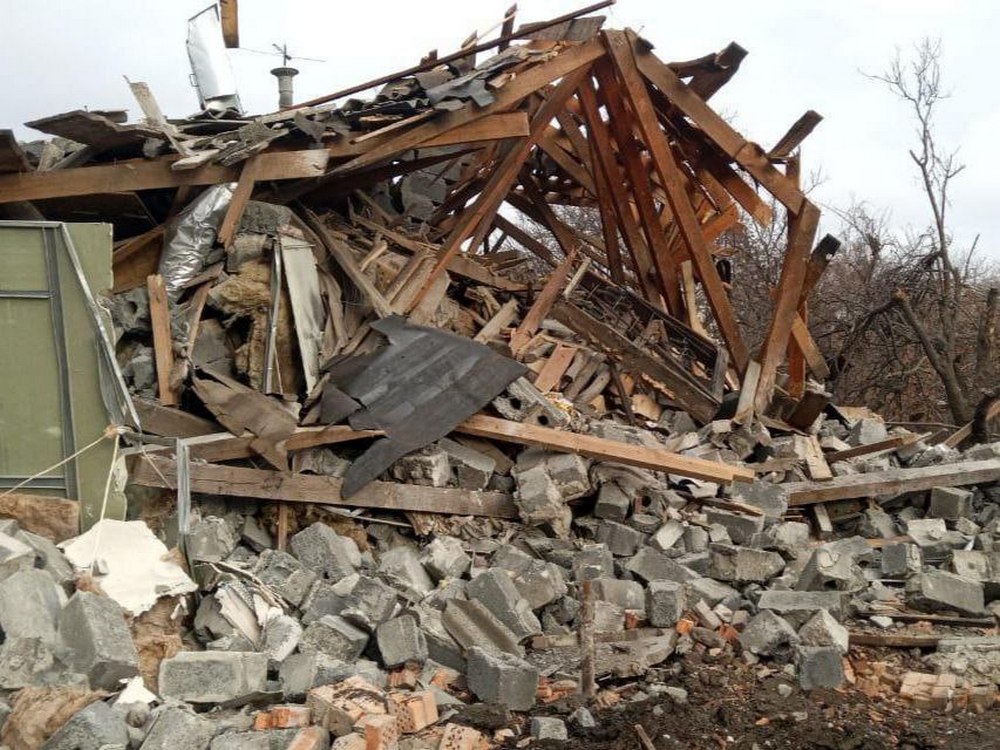 Троє загиблих, зростає кількість поранених, пошкоджено крамницю,транспорт – наслідки обстрілів Донеччини Троє загиблих, зростає кількість поранених, пошкоджено крамницю,транспорт – наслідки обстрілів Донеччини