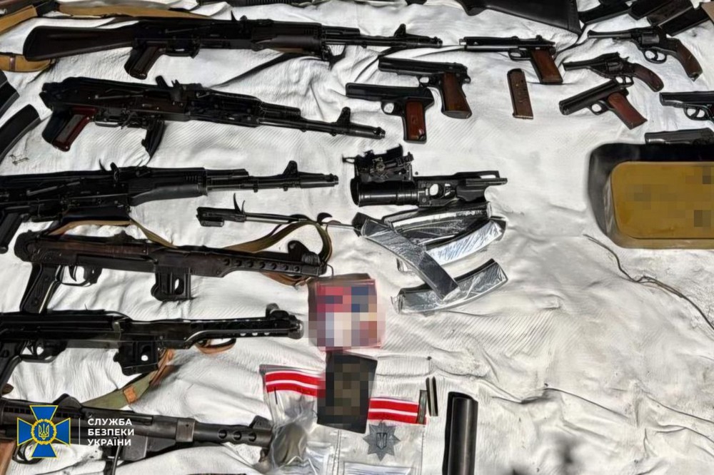 На Дніпропетровщині і Київщині виявили одну з найбільших партій «трофейної» зброї за час війни (фото) 1 На Дніпропетровщині і Київщині виявили одну найбільших партій «трофейної» зброї за час війни (фото)