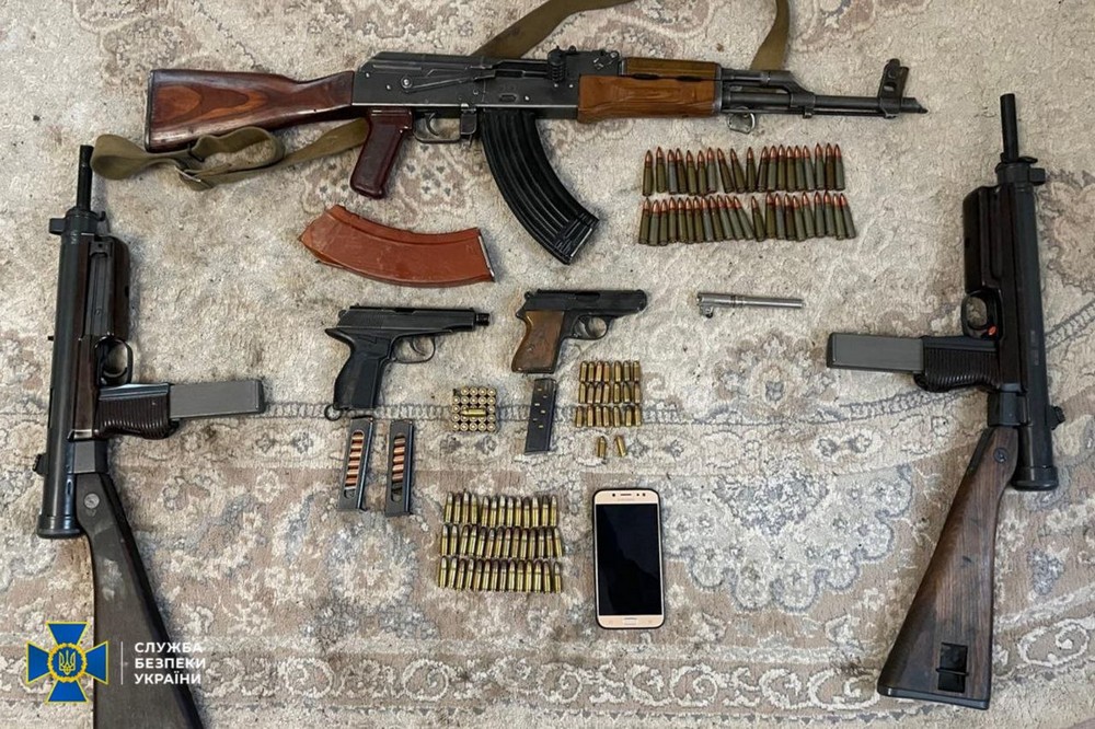 На Дніпропетровщині і Київщині виявили одну з найбільших партій «трофейної» зброї за час війни (фото) На Дніпропетровщині і Київщині виявили одну з найбільших партій «трофейної» зброї за час війни (фото)