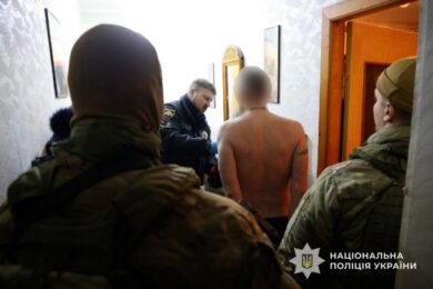 У Дніпрі СЗЧ-ник взяв у заручники власну матір і погрожував підірвати боєприпас (фото, відео)