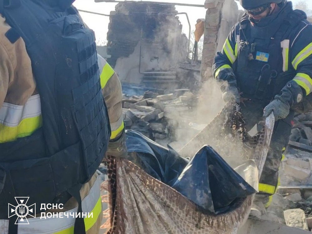 Мирні оселі перетворили на руїни - 7 ударних дронів РФ атакували Староварварівку на Донеччині Мирні оселі перетворили на руїни - 7 ударних дронів РФ атакували Староварварівку на Донеччині