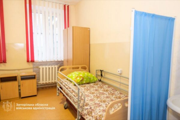 Евакуація на Запоріжжі, на жаль, триває. Ворог продовжує наступальні дії в області і постійно атакує мирне населення. Яку допомогу можуть отримати евакуйовані у транзитному центрі? Розповідаємо про це.