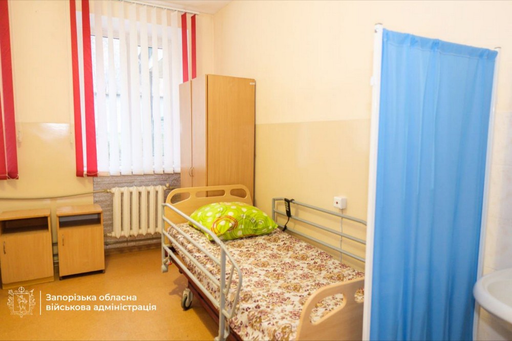 Евакуація на Запоріжжі, на жаль, триває. Ворог продовжує наступальні дії в області і постійно атакує мирне населення. Яку допомогу можуть отримати евакуйовані у транзитному центрі? Розповідаємо про це.