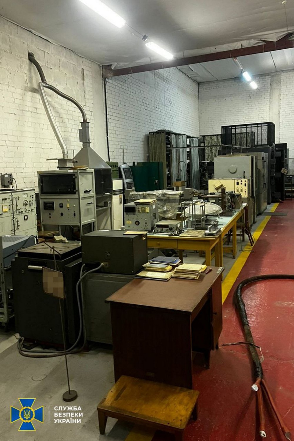 Викрито масштабну схему розкрадання бюджетних коштів на закупівлях для ЗСУ. СБУ та ОГП викрили ділка, який поставив ЗСУ браковані балістичні окуляри на 60 млн гривень.