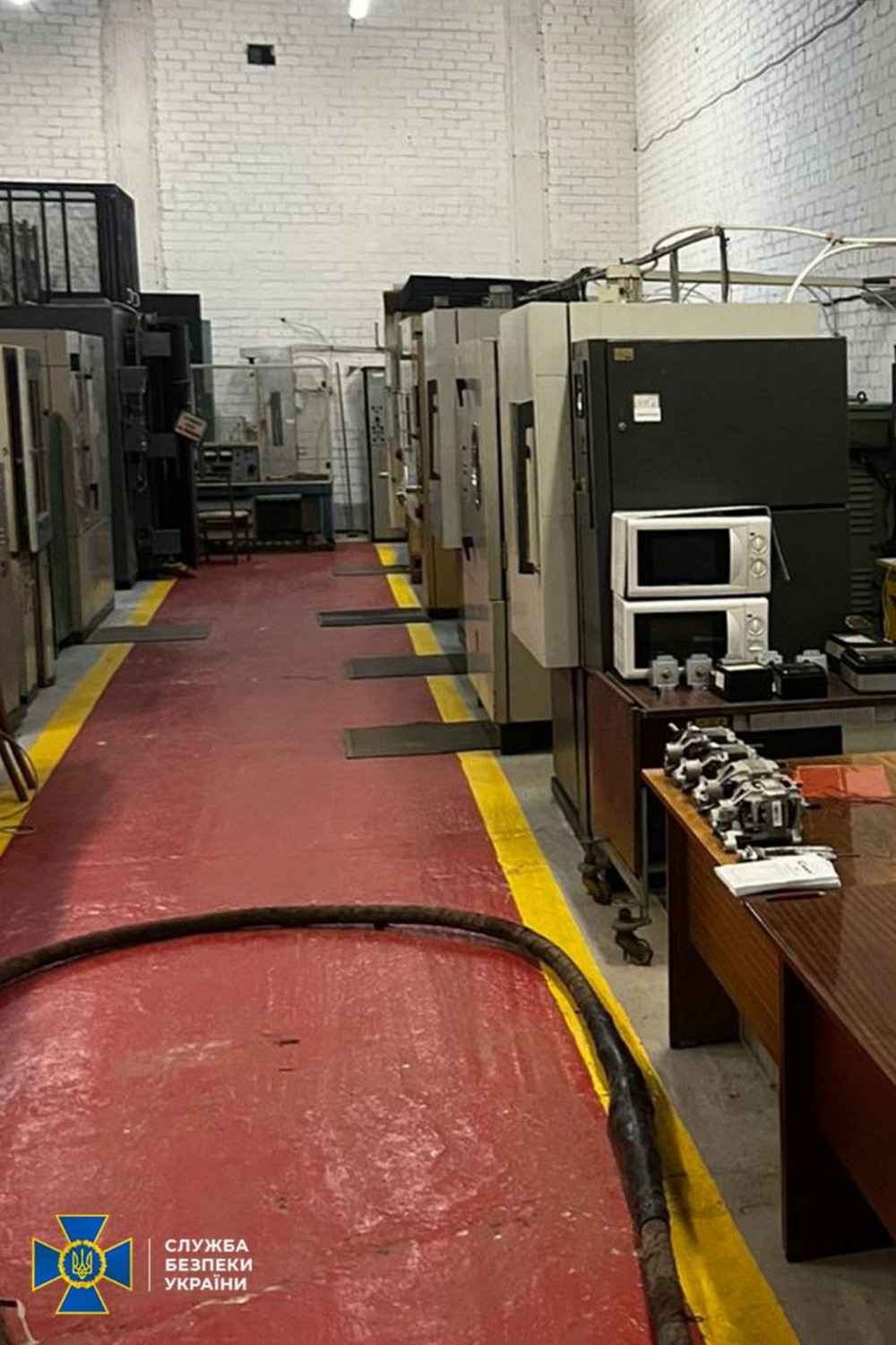 Викрито масштабну схему розкрадання бюджетних коштів на закупівлях для ЗСУ. СБУ та ОГП викрили ділка, який поставив ЗСУ браковані балістичні окуляри на 60 млн гривень.