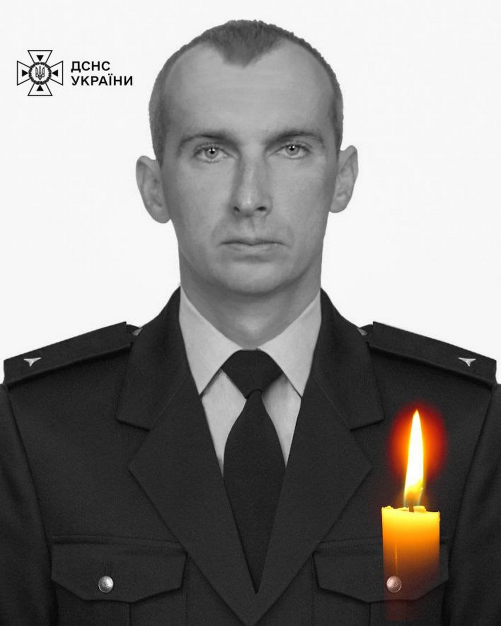 Знову важка втрата у родині ДСНС України. Внаслідок поранень, отриманих під час ліквідації наслідків атаки у Києві, помер молодий рятувальник. Лікарі боролися за його життя, але, на жаль…