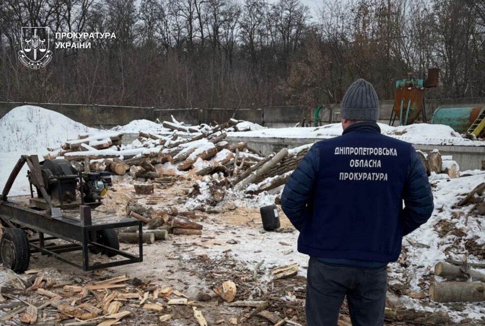 Повідомлено про підозру трьом учасникам угрупування