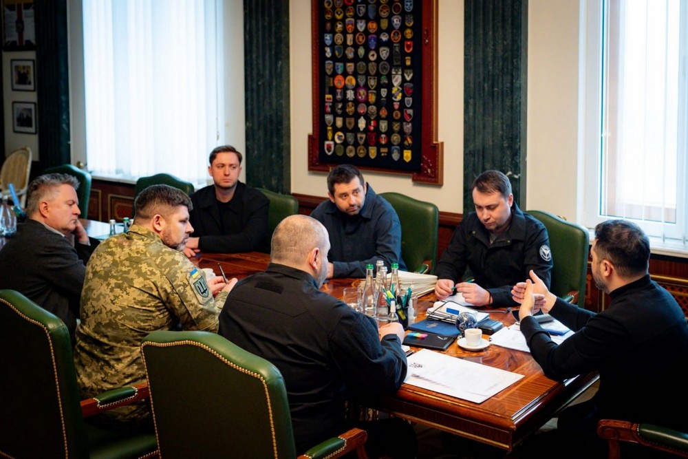 Готуємось до нових тристоронніх зустрічей на цьому тижні: Зеленський заслухав доповідь української делегації після перемовин в Еміратах Готуємось до нових тристоронніх зустрічей на цьому тижні: Зеленський заслухав доповідь української делегації після перемовин в Еміратах