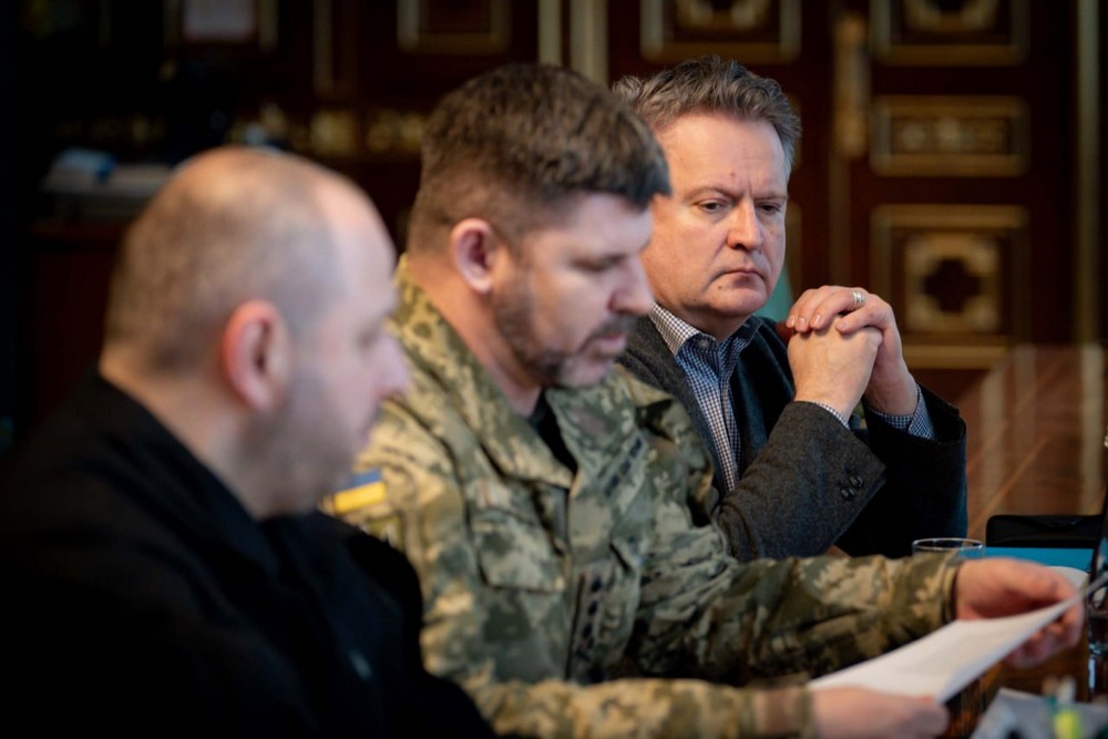 Готуємось до нових тристоронніх зустрічей на цьому тижні: Зеленський заслухав доповідь української делегації після перемовин в Еміратах Готуємось до нових тристоронніх зустрічей на цьому тижні: Зеленський заслухав доповідь української делегації після перемовин в Еміратах