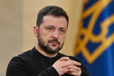 Росія затягує війну та намагається завдати якнайбільшої шкоди – заяви Зеленського у вечірньому зверненні