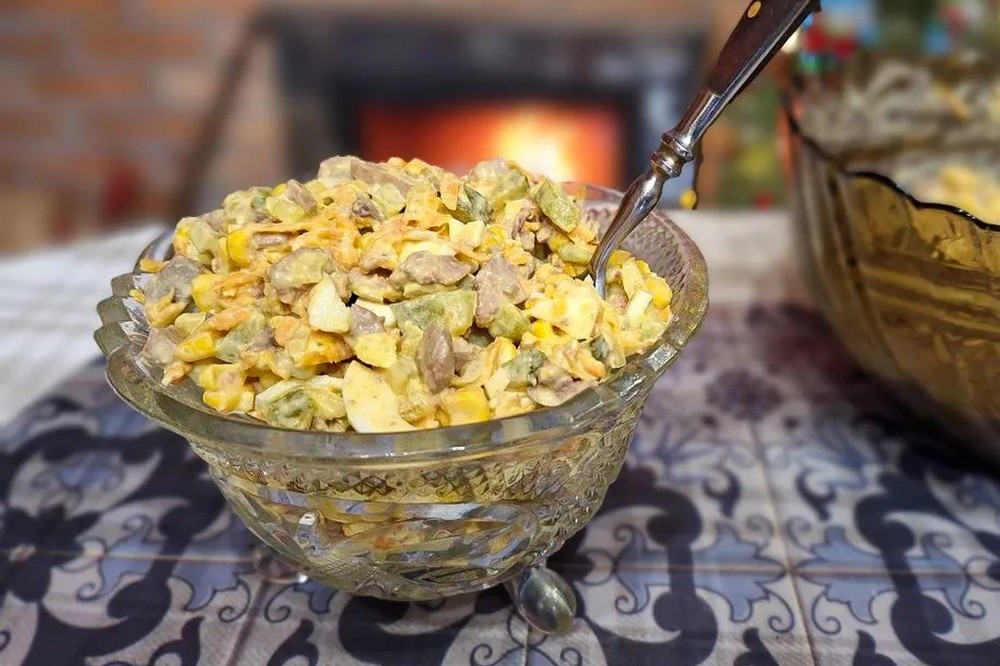 Рецепт дня: «Салат з курячою печінкою, яйцями і кукурудзою» Рецепт дня: «Салат з курячою печінкою, яйцями і кукурудзою»