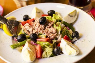 Рецепт дня: «Салат з тунцем і яйцями»