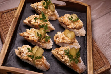 Рецепт дня: Закуска «Різноколірна» – яскраве і смачне намащення