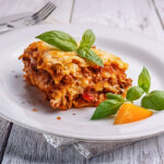 Рецепт дня: «Лазанья болоньєзе із соусом бешамель»