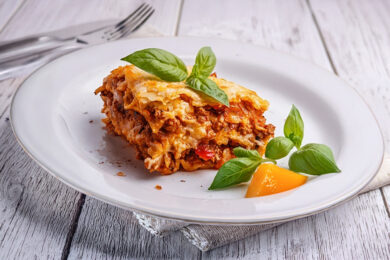 Рецепт дня: «Лазанья болоньєзе із соусом бешамель»