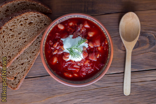 Рецепт дня: «Борщ на яловичині з кислим яблуком»