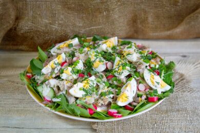 Рецепт дня: «Овочевий салат з копченою скумбрією»