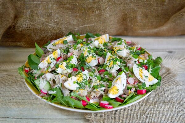 Рецепт дня: «Овочевий салат з копченою скумбрією»