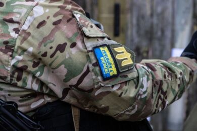 Допомога ветеранам і ветеранкам – куди вони можуть звернутися у кризовій ситуації