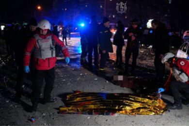 Двоє людей загинули, кількість постраждалих зростає – окупанти вдарили по Запоріжжю (фото, відео)