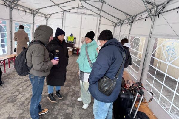 З’явився пункт обігріву на вокзалі в Перемишлі від УЗ і PLK, працюють «Вагони незламності» у Холмі